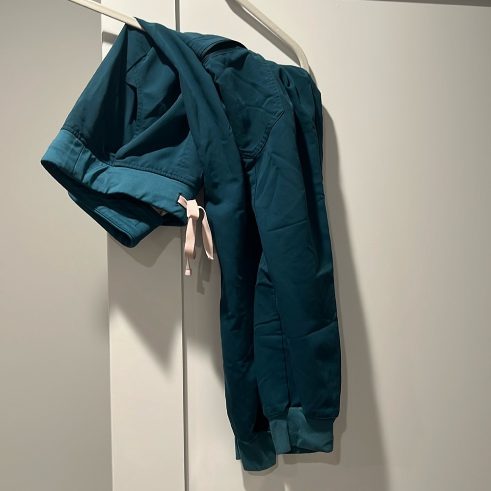 FIGS teal joggers